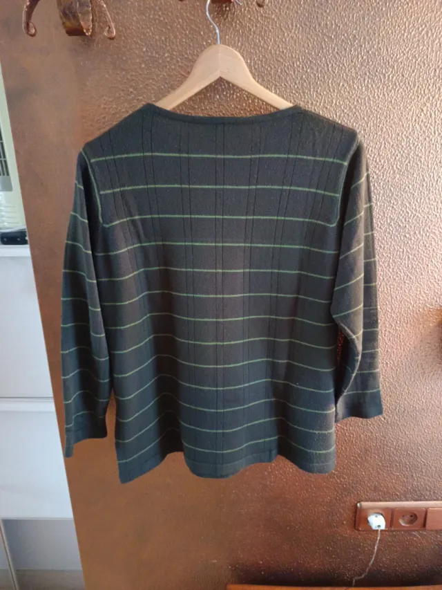 Jersey verde talla XL.