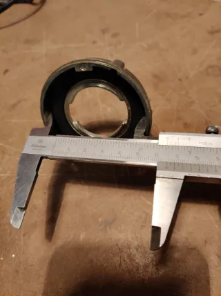 Adaptador tapón boca deposito combustible Peugeot.