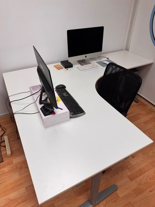 Mesa de oficina grande