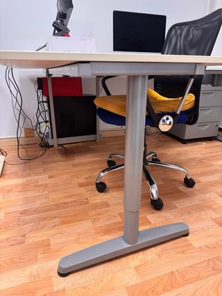 Mesa de oficina grande