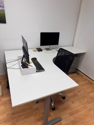 Mesa de oficina grande