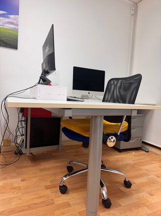 Mesa de oficina grande