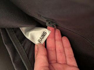 Mochila Rains Negra Pequeña