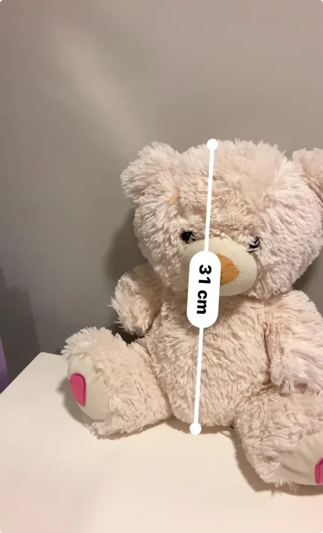 Osito de peluche blanco con corazones