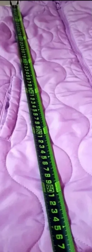 Chaleco morado acolchado con capucha Talla M