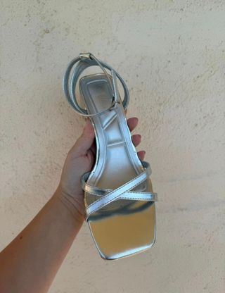 Sandalias tacón bajo plateadas Bosanova