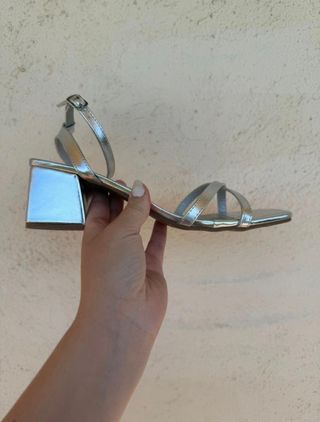 Sandalias tacón bajo plateadas Bosanova