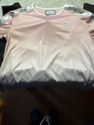 Conjunto SikSilk Camiseta Rosa Pantalón Negro