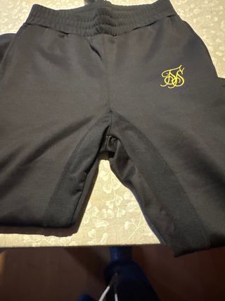 Conjunto SikSilk Camiseta Rosa Pantalón Negro