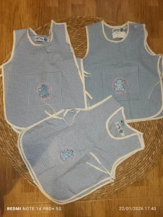Lote 3 batas/uniformes guardería Maju