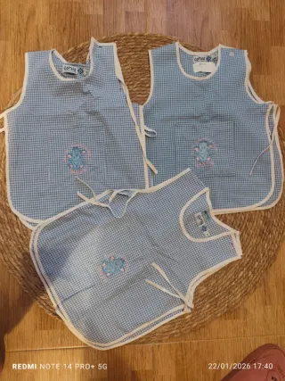 Lote 3 batas/uniformes guardería Maju