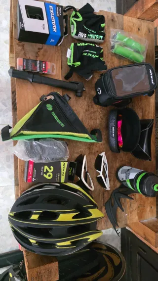 Accesorios Ciclismo: Casco, Guantes, Bolsa