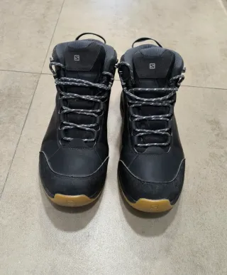 Botas Salomon para nieve y montaña.