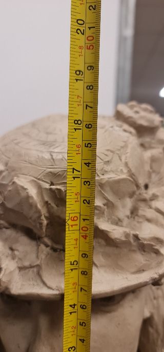 Busto ”Joven con rosas en el sombrero”