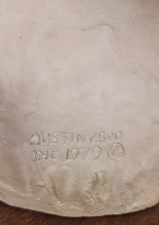 Busto ”Joven con rosas en el sombrero”