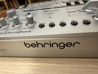 Behringer TD-3 Sintetizador Analógico