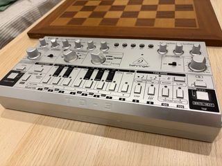 Behringer TD-3 Sintetizador Analógico