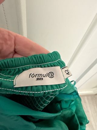 Vestido verde fiesta flores un hombro