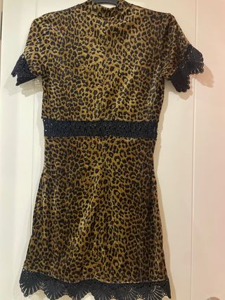 Vestido estampado leopardo con encaje