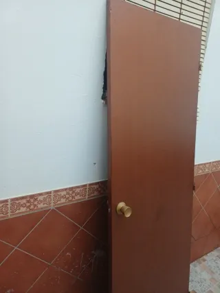 5 Puertas de madera marrón