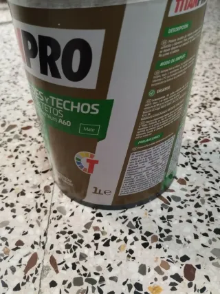 Pintura Titanpro Paredes y Techos 1L color Morado.