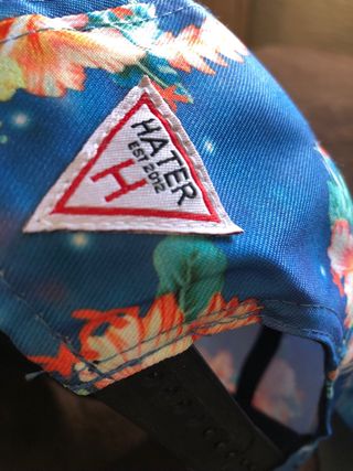 Gorra Hater floral azul y multicolor