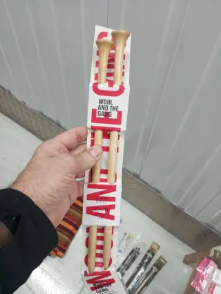 Agujas de tejer y ovillos