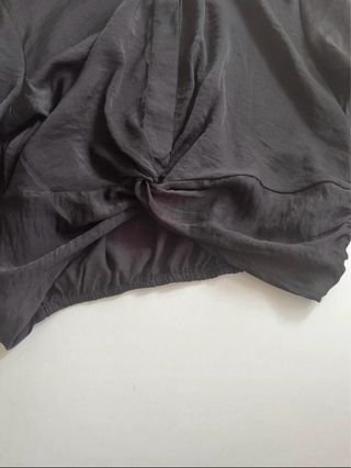 Camisa Stradivarius negra cruzada