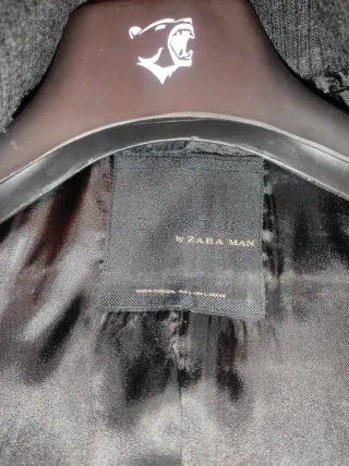 Abrigo largo hombre gris oscuro.