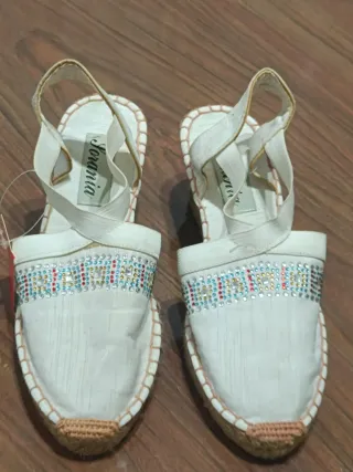 Sandalias cuña Sorania raso pedrería