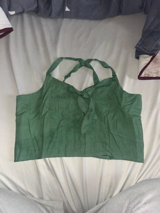 Top corto verde anudado