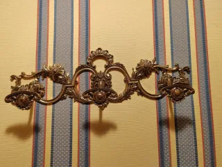 Perchero de metal estilo bronce