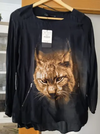 Blusa Zara con estampado de gato Talla S