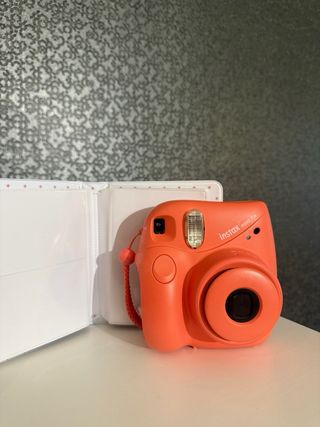 Cámara Instax Mini 7 Naranja Claro
