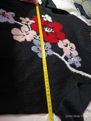 Jersey negro flores multicolor