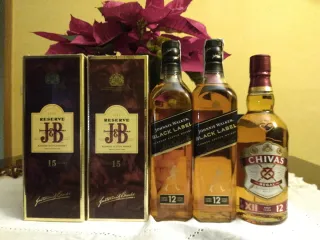 Botellas vacías J&B 15 años y Black Label