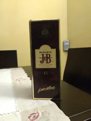 Botellas vacías J&B 15 años y Black Label