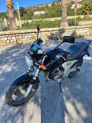 Honda CB 250 Naked Negra