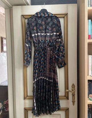 Vestito lungo autunnale con gonna plissettata