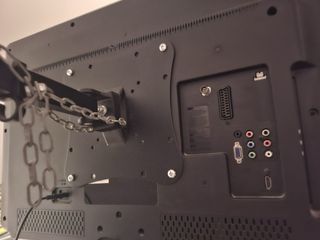 Televisore Philips 32 pollici nero con staffa