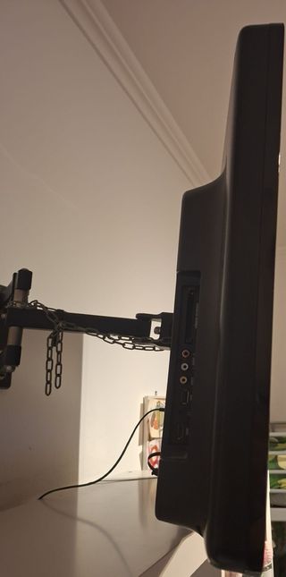 Televisore Philips 32 pollici nero con staffa