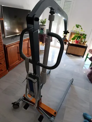 Grúa eléctrica personas poca movilidad