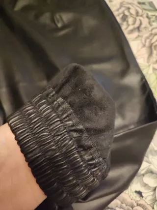 Pantalones Jogger Efecto Piel Zara