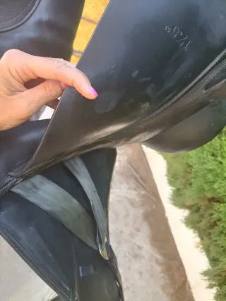 Montura de cuero inglesa negra