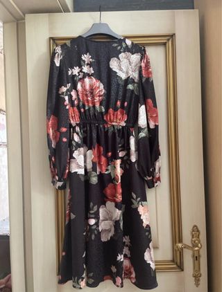 Vestito floreale maniche lunghe scollo V