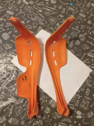 Paramani per moto arancioni