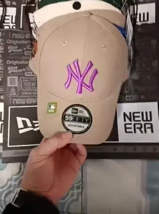 Conjunto di Cappelli New Era Beige e Viola