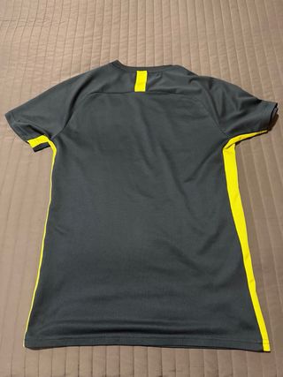 Camiseta Nike gris y amarilla