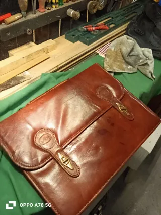 Maletín de piel marrón