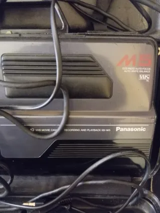Vendo cámara Panasonic VHS MOVIE con Maletín
